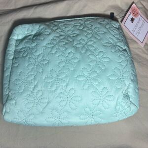 New Pastel Green Floral Quilted Cosmetic Zipper Pouch Travel Accessory NWT 8”x9”